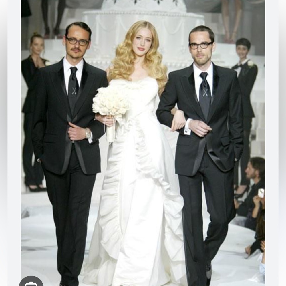 VIKTOR & ROLF Wedding Dress 🤍 - Picture 2 of 6